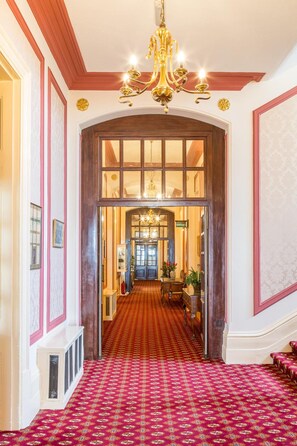 Unclassified image, 2 of 19, button - Queens Hotel (Eastbourne)