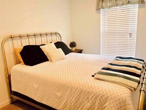 3 bedrooms, iron/ironing board, free WiFi, bed sheets