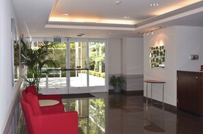 Interior - Modern 1 Bedroom Condo w/ Partial Bay Views and Parking near Levi's Plaza (San Francisco)