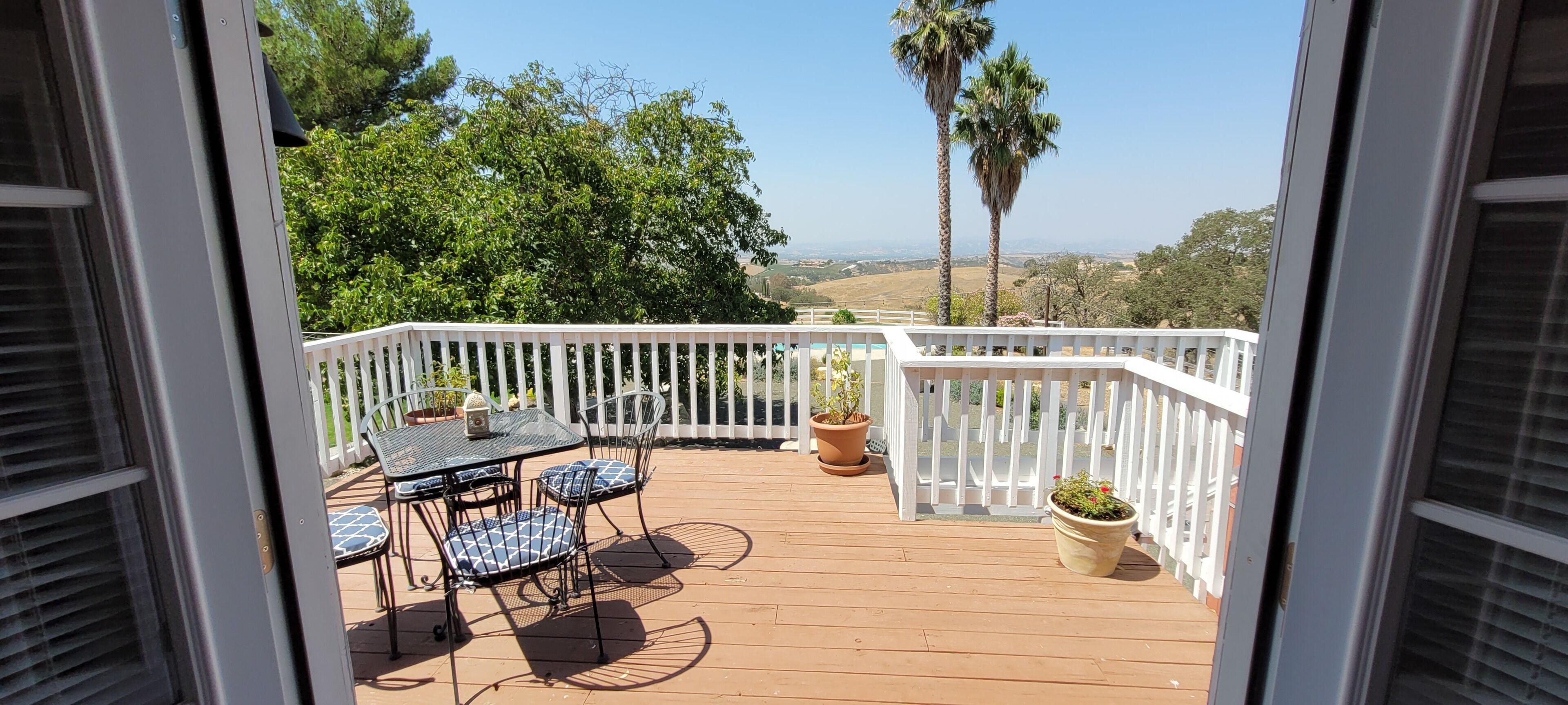 Wine Country Guest Suite With Amazing Views and Pool