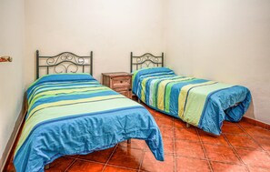 5 bedrooms, free WiFi, bed sheets