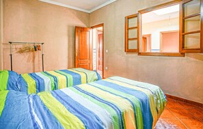 5 bedrooms, free WiFi, bed sheets