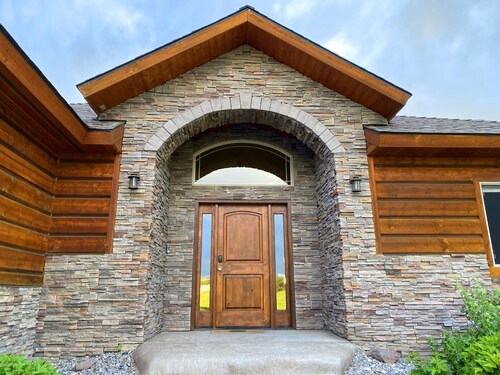 Spacious, Exquisite Ranch House with Stunning Teton Views Close to Driggs