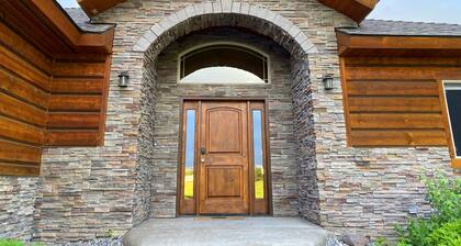 Spacious, Exquisite Ranch House with Stunning Teton Views Close to Driggs