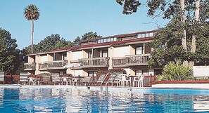室內泳池、室外泳池