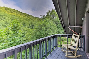 Property grounds - Ideal for Nature Lovers! Roan Mtn Cabin w/ Balcony (Roan Mountain)