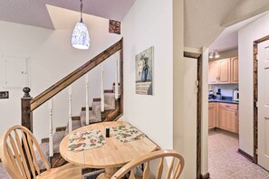 Dining - Outdoor Groups! Roan Mtn Cabin Across from Creek (Roan Mountain)