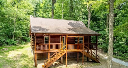 Pine Ridge Cabin - Secluded Cabin with Hot Tub