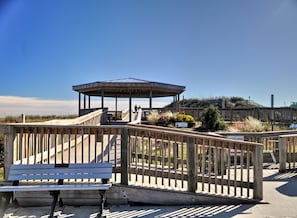 Terrace/patio - 2nd Row House - 2 min walk to beach, oversized screened porch and ready for fun  (Sunset Beach)