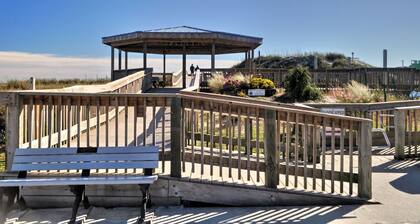 2nd Row House - 2 min walk to beach, oversized screened porch and ready for fun