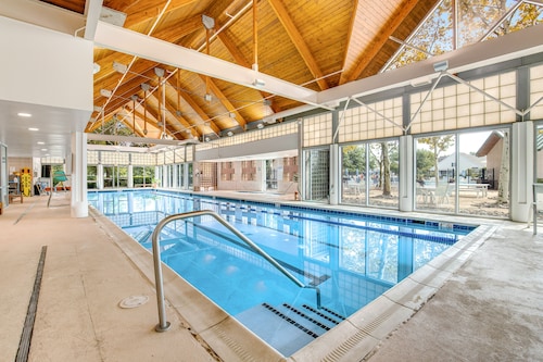 Bear Trap Dunes Lake View Condo w/ WiFi, Shared Pools, Tennis, & Gym - Dogs OK