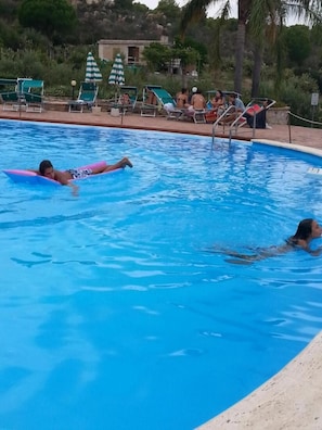 Appartement, 2 chambres, fumeurs, balcon | Piscine | Piscine extérieure