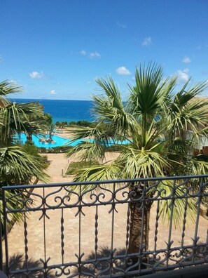 Apartment, 2 Bedrooms, Smoking, Balcony | Property grounds