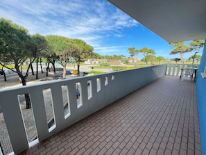 Apartment, 2 Bedrooms, Balcony | Property grounds