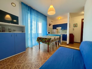 Apartment, 2 Bedrooms, Balcony | Room amenity