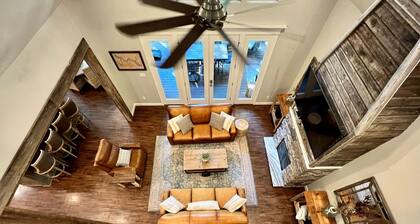 Castaway Cove - Lakefront Home