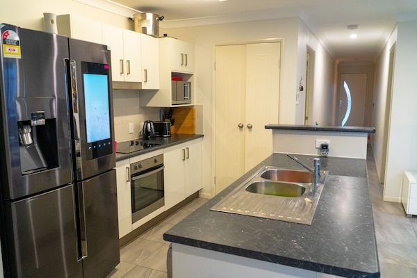 Refrigerador, microondas, horno y lavavajillas