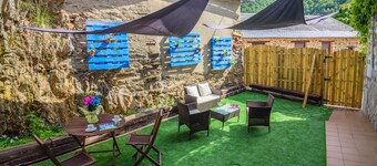 Rural House With Jacuzzi and Fireplace in the Room for 2-4 People