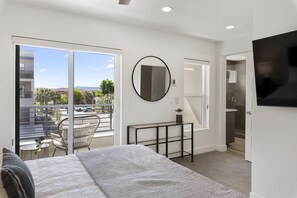 5 bedrooms, iron/ironing board, WiFi, bed sheets