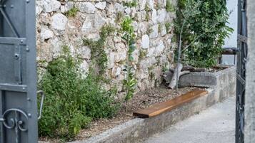 Apartment, 2 Bedrooms, Smoking, Refrigerator | Property grounds