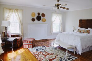 4 slaapkamers, een bureau, een strijkplank/strijkijzer, gratis wifi