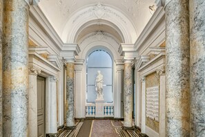 Interior - Luxe Landstraße Studio w/ Elevator, 5 mins to Innenstadt, by Blueground (Vienna)