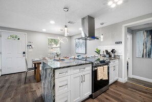 Fridge, microwave, oven, stovetop - Family-Friendly Tampa Home with FREE Heated Pool (Tampa)