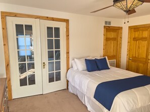 3 bedrooms, desk, free WiFi, bed sheets