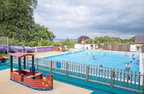 室內泳池、室外泳池