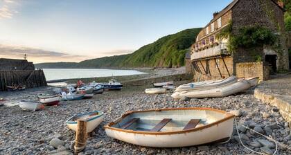 Enchanting 2 Bedroom Coastal Chalet - Sea Views - Near Clovelly!