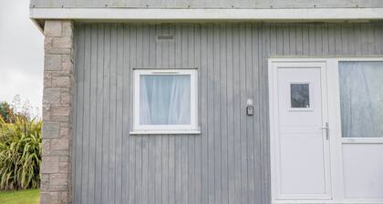Enchanting 2 Bedroom Coastal Chalet - Sea Views - Near Clovelly!