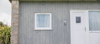 Enchanting 2 Bedroom Coastal Chalet - Sea Views - Near Clovelly!