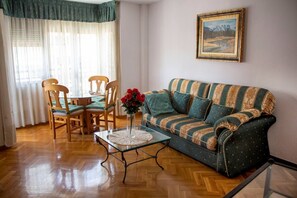 TV, stereo - Modern apartment right in centre of Alicante Spain (Alicante)
