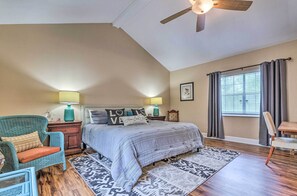 4 Schlafzimmer, Schreibtisch, Bügeleisen/Bügelbrett, Reisekinderbett