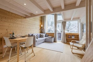 Living and dining room - Grand Roc C16 280m from Slopes, View, Parking & WiFi, Argentière (Chamonix), France (Argentière (Chamonix))