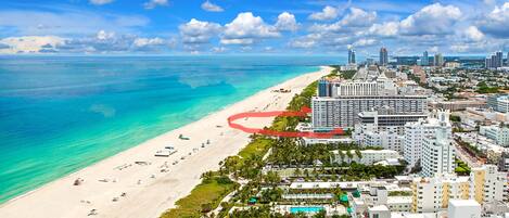 Sur la plage, serviettes de plage