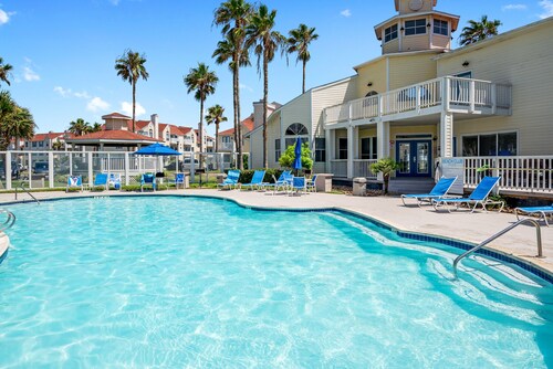 Island Oasis! 1st floor! One block to the beach!