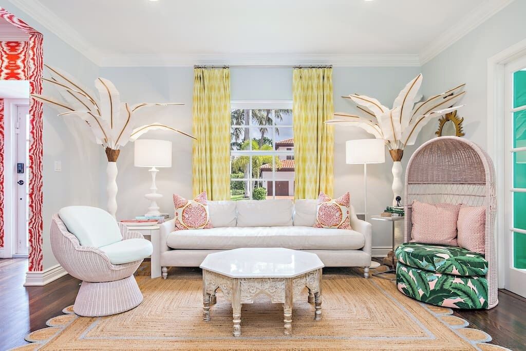 Smart TV, books, stereo, offices