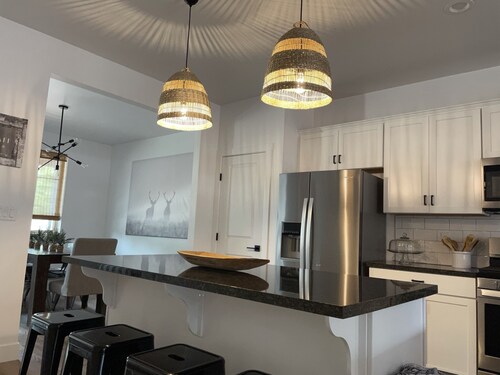 5 Bedroom, 5 Minutes from Downtown