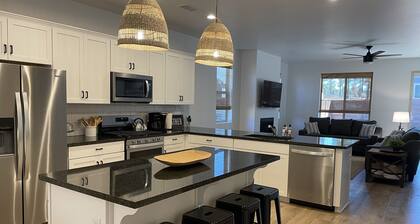 5 Bedroom, 5 Minutes from Downtown