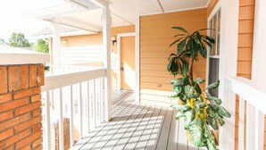 A covered porch with a wooden floor, white railings, and a potted plant. - ✪KING BED LARGE VILLA✪ Close to Disney & Outlets! (Kissimmee)