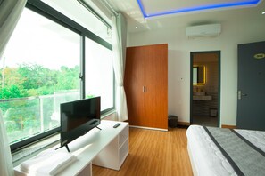 Triple Room, Balcony | Minibar, in-room safe, blackout drapes, free WiFi - Panorama Hotel & Coffee (Hue)
