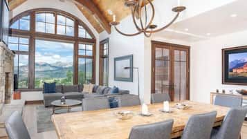 Rumah, 6 kamar tidur | Ruang keluarga