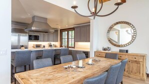 Casa, 6 habitaciones | Restaurantes