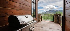 House, 6 Bedrooms | Balcony