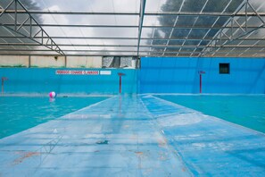 من حمّامات السباحة المغطاة، حمّام سباحة خارجي موسمي