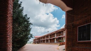 Vista frontal de la propiedad