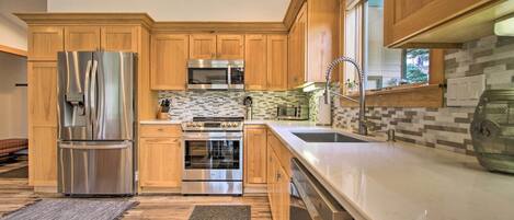 Fridge, microwave, stovetop, dishwasher