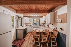 Fridge, microwave, oven, stovetop - Snowline Cabin #43 - Hot Tub - Pets Ok - WiFi (Glacier)