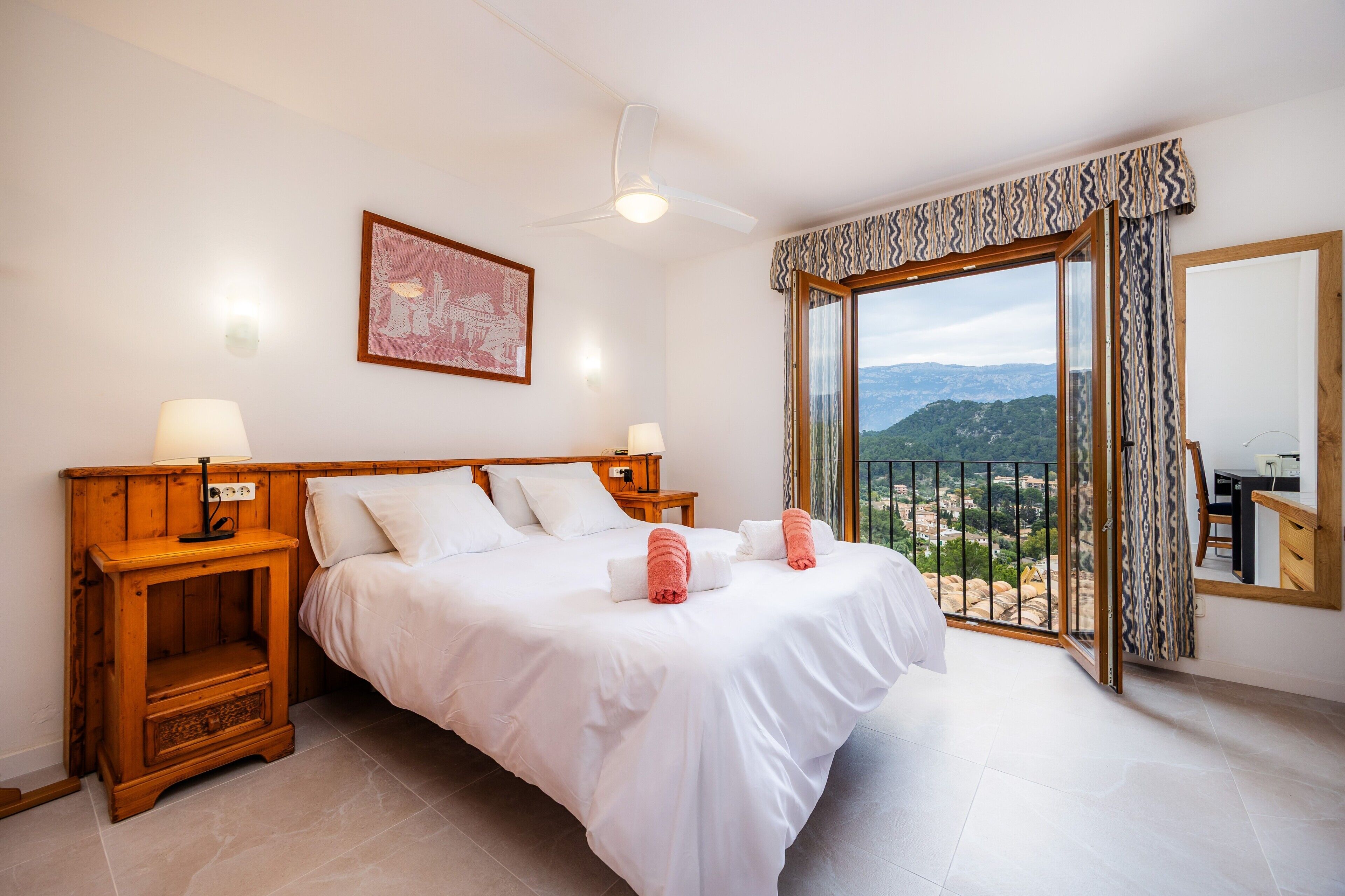 3 bedrooms, desk, iron/ironing board, free WiFi